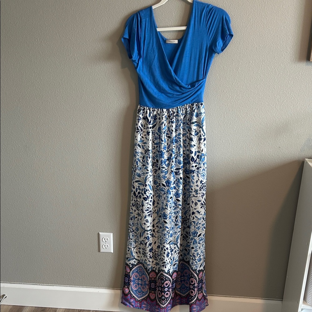 Gilli Blue and White Maxi Dress